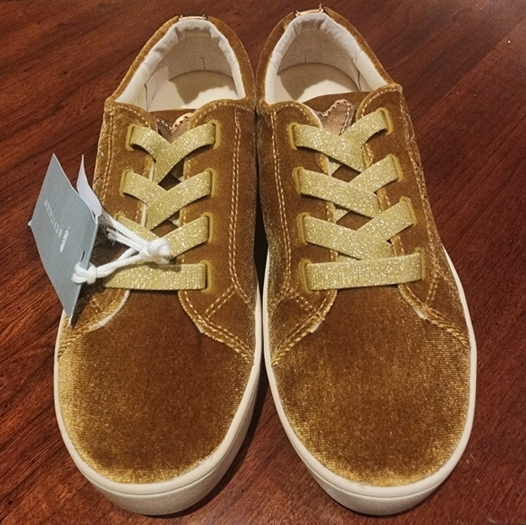REVITALIGN Shoes - Revitalign Orthotic Velvet Malibu Sneakers Women's Size 7.5B